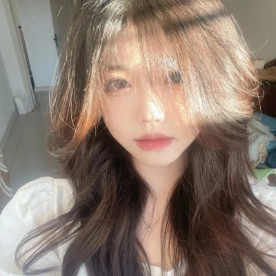 有色彩的女子